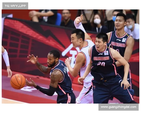 CBA广东宏远主场赛事火爆球迷热情高涨球员拼搏争冠展现顽强精神 CBA广东宏远主场赛事火爆球迷热情高涨球员拼搏争冠展现顽强精神
